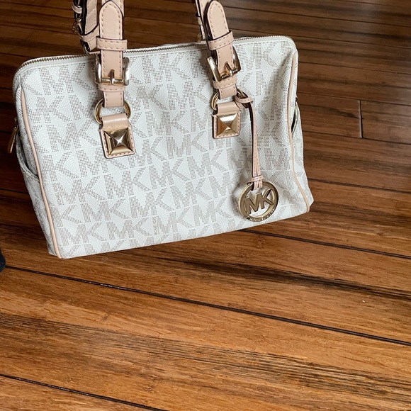 Michael Kors Grayson Medium Satchel Vanilla Bag - Picture 3 of 10